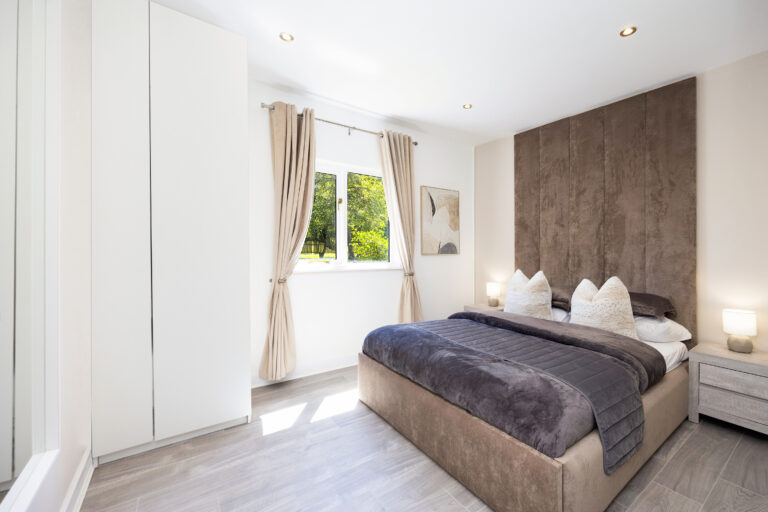 9 Bedoom 1 Master The Barn House London